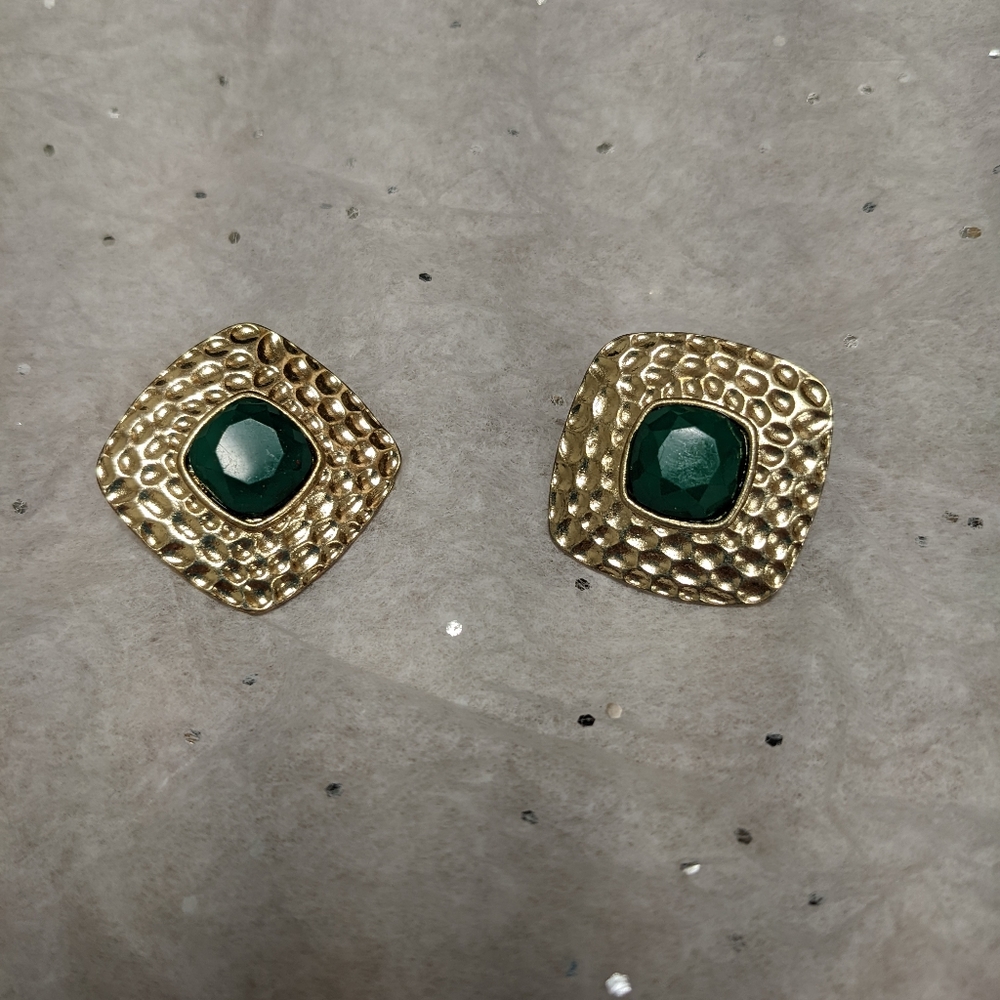 Women's earrings